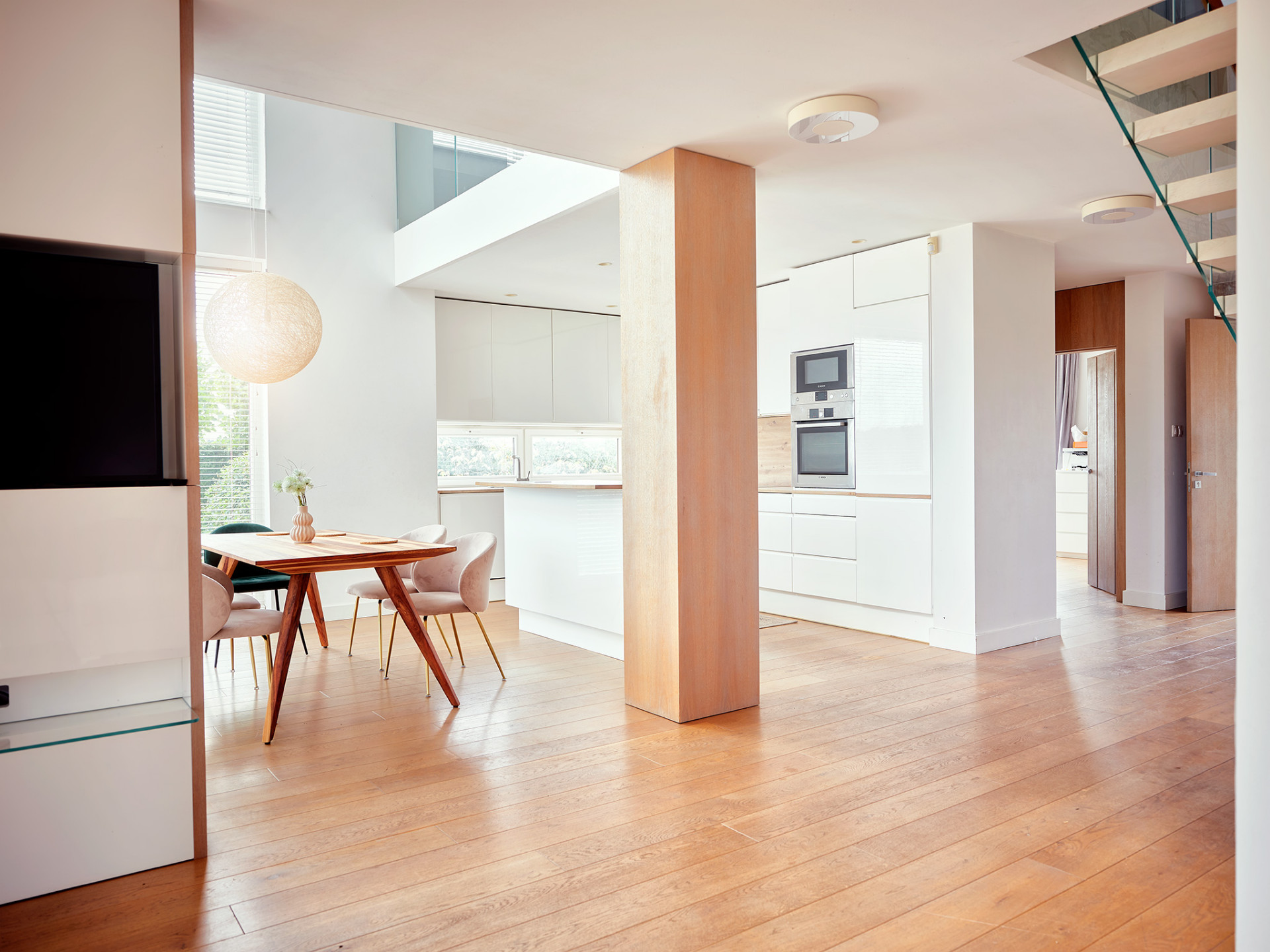 Nowoczesny salon z kuchnią